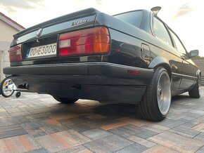 Bmw e30 coupe 318is - 10