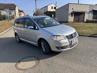 VW Touran 7 míst 2.0 TDI - 10