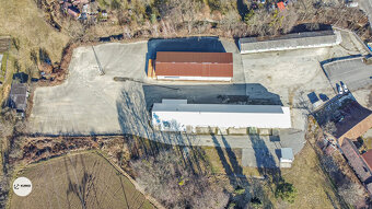 Výrobní, skladovací prostor na pozemku o výměře 12.774 m2 v  - 10