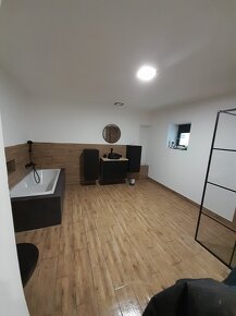 Rodinný dům 130m2, 1300m2 pozemek, garáž 100m2 - 10