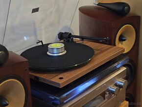 Zánovní Gramofon Pro-ject v americkém ořechu - 10