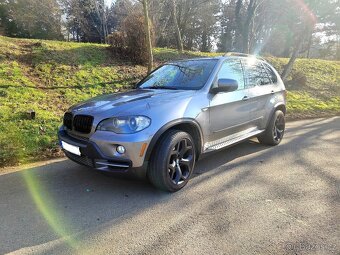 BMW X5 E70 261kw 4.8i 7 míst - 10