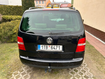 VW Touran 2.0 125 kW, 7 míst, manuál, clima - 10