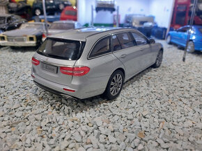 model auta Mercedes E klasse T modell Iscale 1:18 - 10