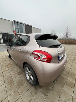 P: Peugeot 208 1.4 Hdi automat- 136 000 Km, - 10