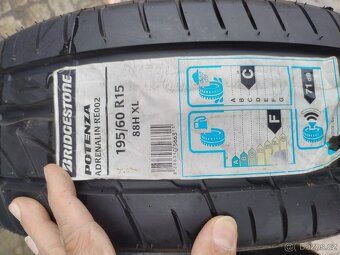 195/60/15 letni pneu BRIDGESTONE a PIRELLI 195/60 R15 - 10