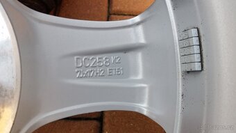 Zimní sada MERCEDES W447 pneu 235/55/17 r.2024 98% vzorku - 10