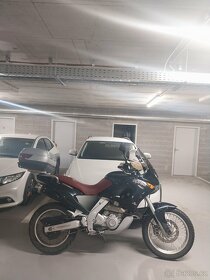 Originál zadní kufr Aprilia Pegaso Cube i s držákem ad. - 10