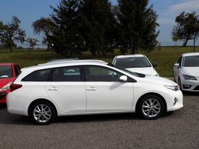 Toyota Auris 2.0 D-4D serviska, 1.majitel, kamera - 10