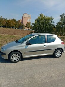 Peugeot 206 1.1i 44kW najeto pouze 52tis.km nové v ČR - 10