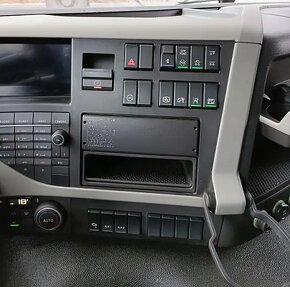 Volvo FM370 6x2 - valník s hydraulickou rukou 26tm - 10
