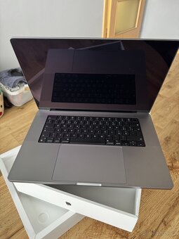 MacBook Pro 16" 2021 M1 Pro / 16GB / 512GB - 10