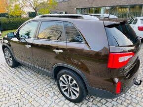 Kia Sorento 2.2CRDi 4x4 AUT KAMERA VÝHŘEV TAŽNÉ SERVISKA TOP - 10