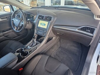 Ford Mondeo 2,0 TDCi 132kW Titanium Manuál - 10