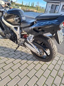 Honda cbr 900rr - 10