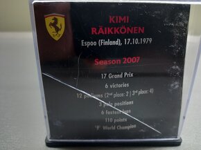 F1 HELMA KIMI RAIKKONEN 2007 FERRARI SPARK 1:5 - 10