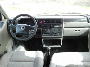 Volkswagen T4 Transporter 2.5 TDi, 65 kW, 9 míst - 10