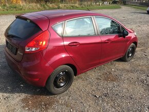 Prodám Ford Fiesta 1,25/60kW červená metaliza - 10