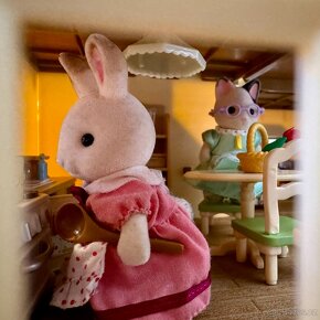 Sylvanian Families - rozkládací dvoupatrový domeček - 10