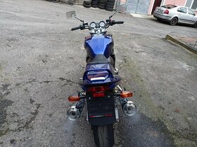 Suzuki GSX 1400 - 10