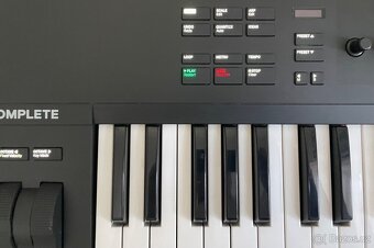 Komplete Kontrol A49 - 10