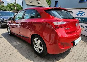 Hyundai i30 1.6-NAVI-NÍZKÉ KM-1.MAJITEL - 10