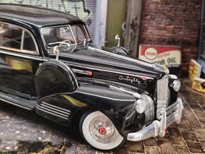 1941 Packard Lebaron 1:18 Signature Models - 10