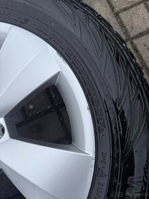 ORIGINÁL Alu Škoda NANUQ R17, 5x112 - ZIMNÍ PNEU - 10