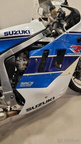 Suzuki GSX-R 750 rok 1990 v originálním laku s patinou - 10