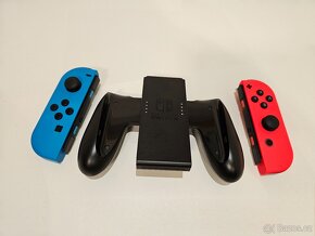 Nintendo Switch / Konzole / 4 ovladače / SD karta / 10 her - 10