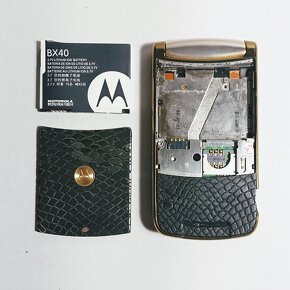 Motorola Razr V8 Gold, mobilní telefon - 10
