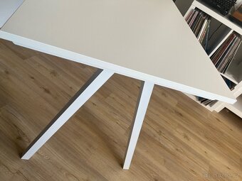 Stůl IKEA TROTTEN - 10