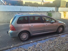 Peugeot 307 kombi 1.6hdi 80kw 7 míst. panorama - 10