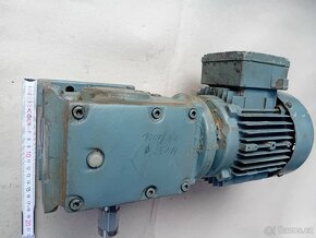 Elektromotor s převodovkou 380/220 V - 10