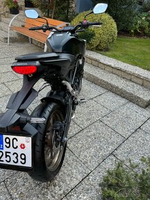 Honda CB125R - 10