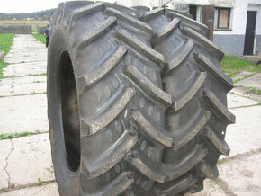 Pneu BKT 520 / 70 R38 - 10