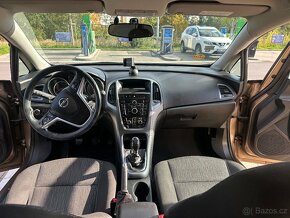 Opel Astra Sports Tourer 2013 96kw TOP STAV - 10