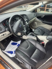 Volvo V40 T2, Koupeno v Cz,1,6 benzin 88 kw Top stav - 10