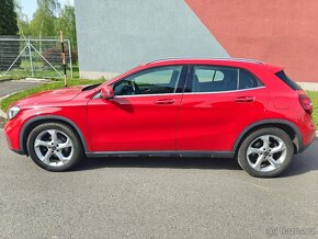 Mercedes-Benz GLA 200d 4 Matic - 10