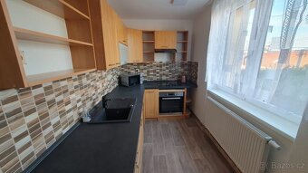 Prodej bytu 3+1, 61 m² , Hořiněves, 2 sklepy, garáž a kůlna - 10