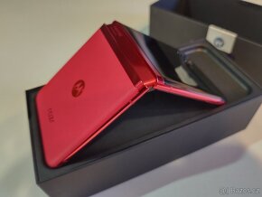 Motorola RAZR 40 Ultra RED/Viva Magneta jako nový - 10