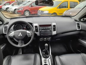 Mitsubishi Outlander 7 MÍST 4X4 2,0 103 KW STK KOLA - 10