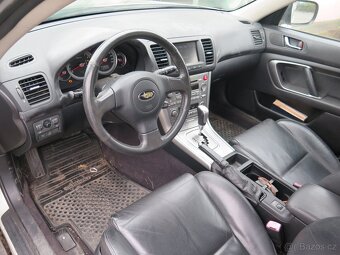 Subaru Outback 2.5 4x4, po nehodě (LP roh) - 10