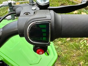 DĚTSKÁ ATV vzor HUMMER 1000W LITHIUM zelená AE004 - 10