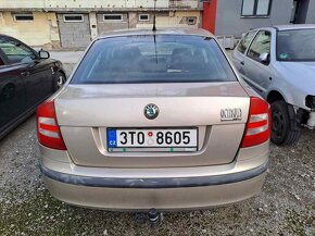 Škoda Octavia II 1.6i benzín rok 2005 vada motoru - 10