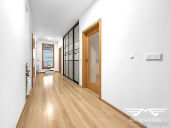 Pronájem bytu 3+kk, 154 m2 s luxusní terasou, parkovacím stá - 10