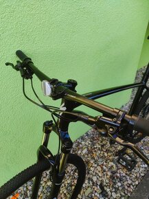 Značkové kolo SPECIALIZED 29"/21" (XL) - 10