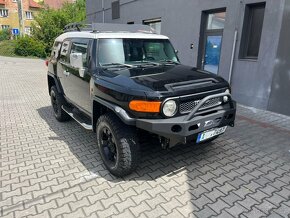 Toyota FJ cruiser s koženými sedačkami - 10