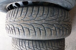 4ks plechových disků Octavia 3+zimní Nokian 205/55R16 - 10