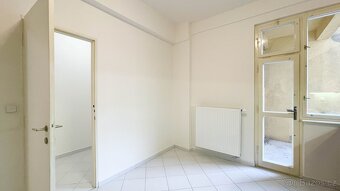 Pronájem nezařízeného bytu 2+1 83m2, balkon, 2 x WC, Staré M - 10